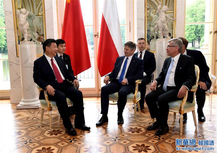 （XHDW）习近平会见波兰参议长卡切夫斯基和众议长库赫钦斯基