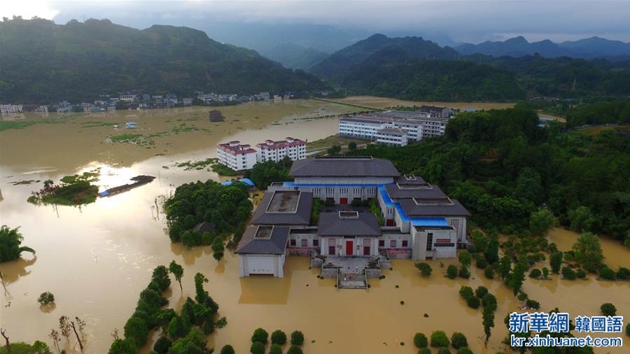 （突发事件）（1）湖南湘西暴雨引发山洪 逾3千人转移