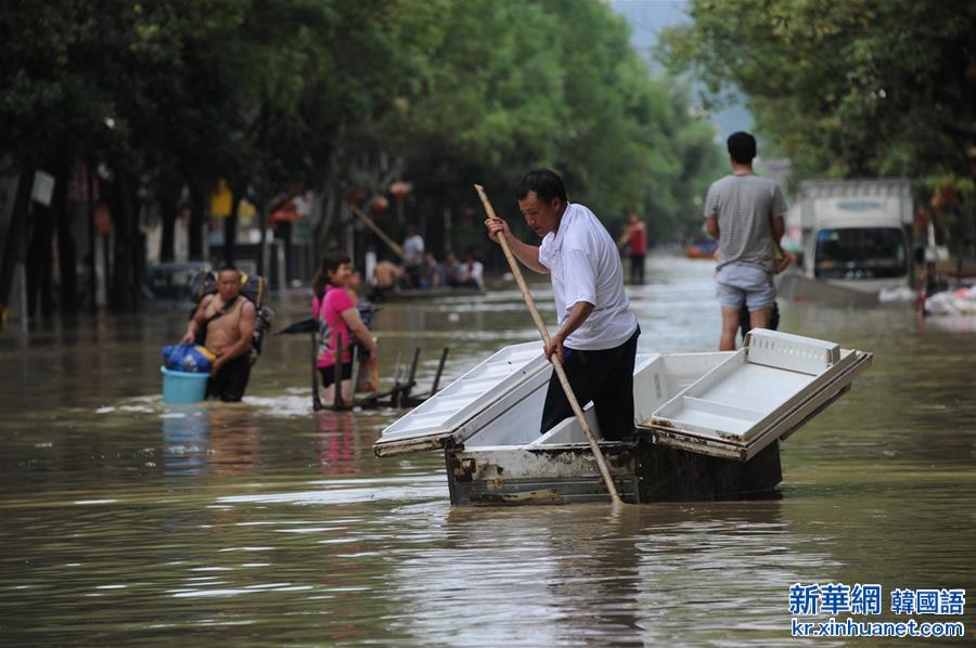 （突发事件）（4）湖南湘西暴雨引发山洪 逾3千人转移