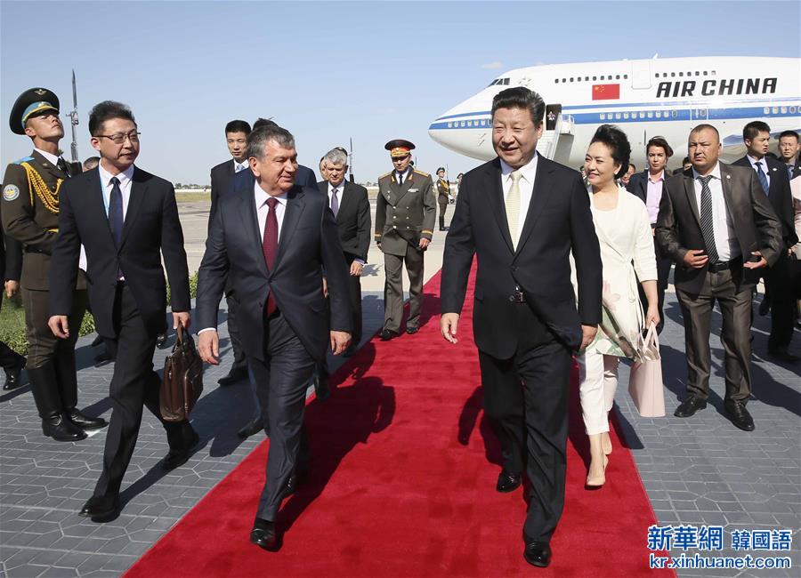 （时政）习近平抵达布哈拉开始对乌兹别克斯坦共和国进行国事访问并出席在塔什干举行的上海合作组织成员国元首理事会第十六次会议