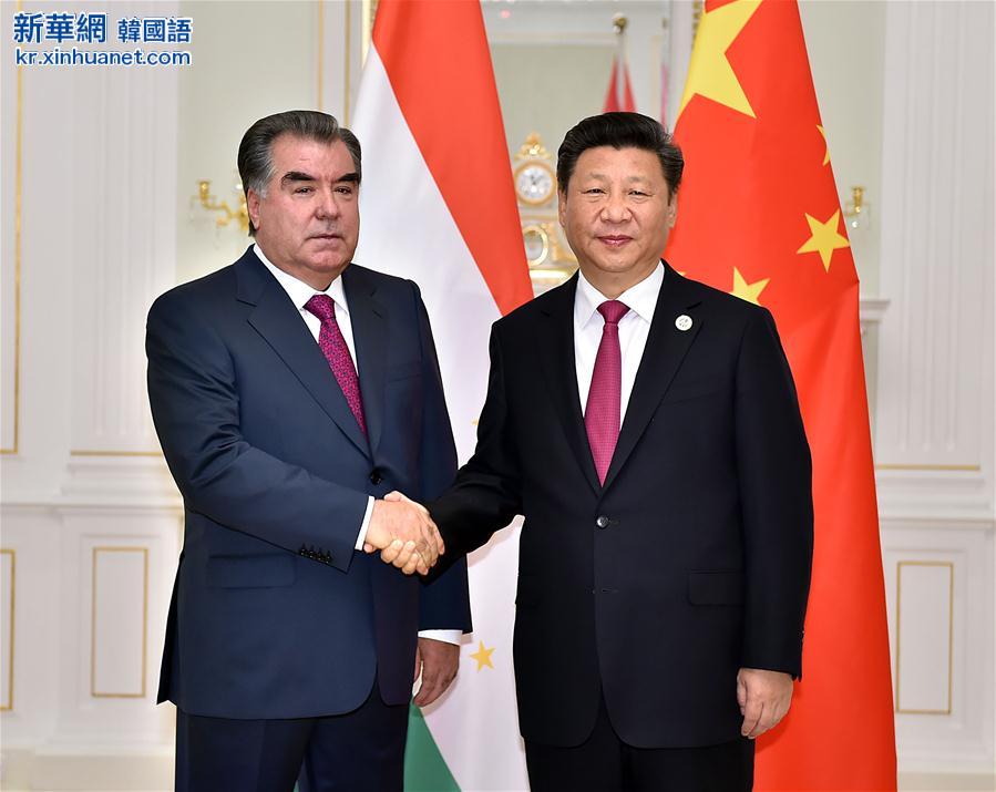 （时政）习近平会见塔吉克斯坦总统拉赫蒙