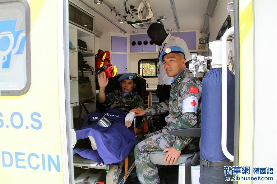 （国际）（1）中国赴马里维和部队伤员启程回国