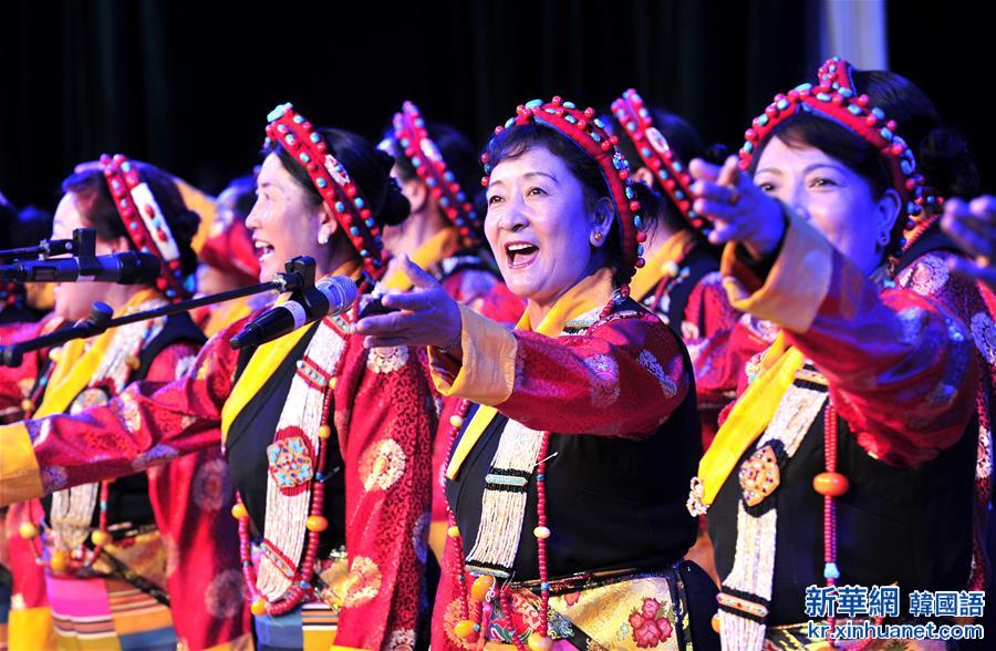 （晚报）（1）西藏老干部载歌载舞庆祝建党95周年