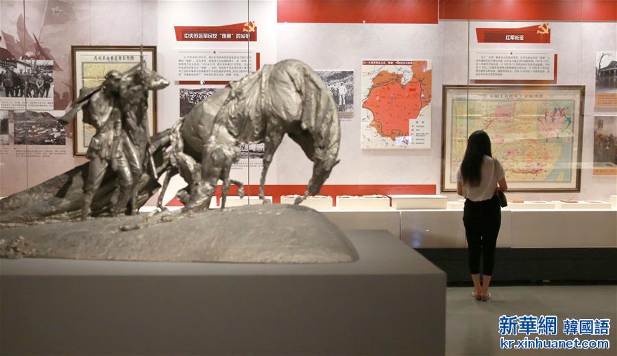 （建党95周年）（2）国图举办“红色记忆——纪念中国共产党成立九十五周年馆藏文献展”