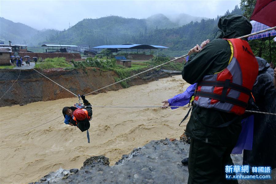 #（社会）（1）贵州榕江暴雨引发山洪 21名被困群众成功获救