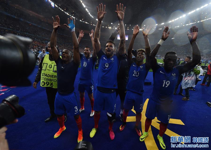 （欧锦赛）（12）足球——四分之一决赛：法国胜冰岛