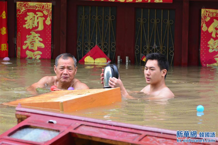（抗洪救灾）（1）安徽舒城：遭遇洪水袭击 万余群众转移