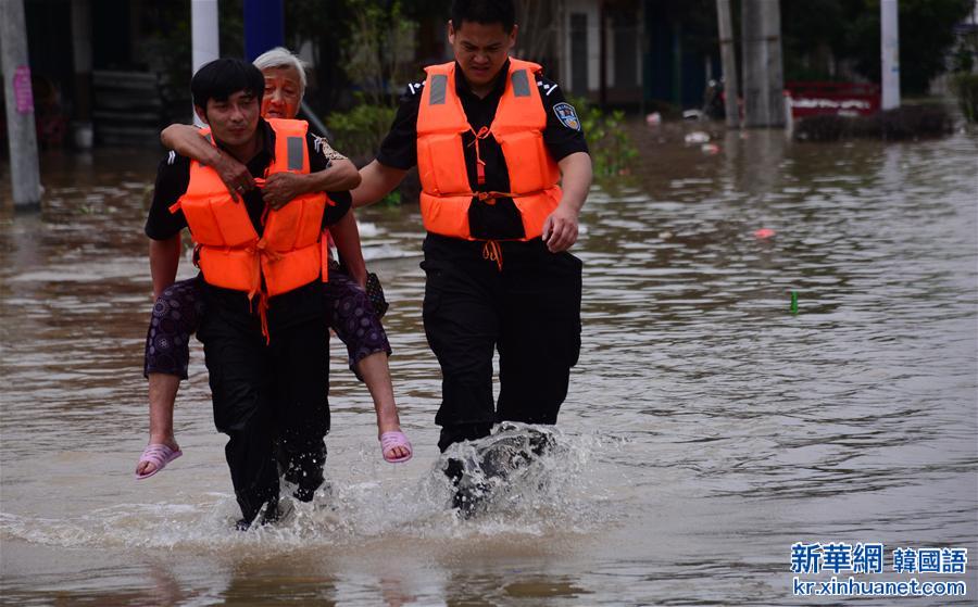 （抗洪救灾）（2）安徽舒城：遭遇洪水袭击 万余群众转移