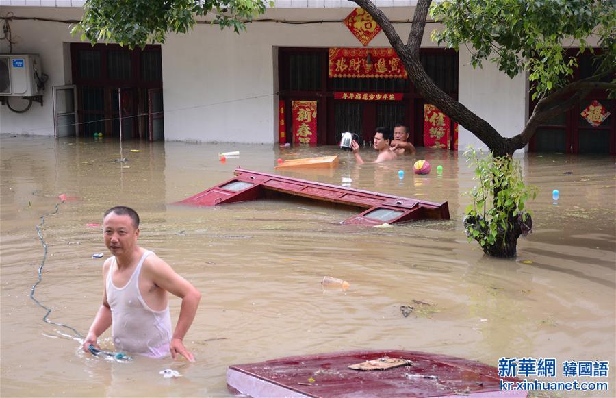 （抗洪救灾）（4）安徽舒城：遭遇洪水袭击 万余群众转移
