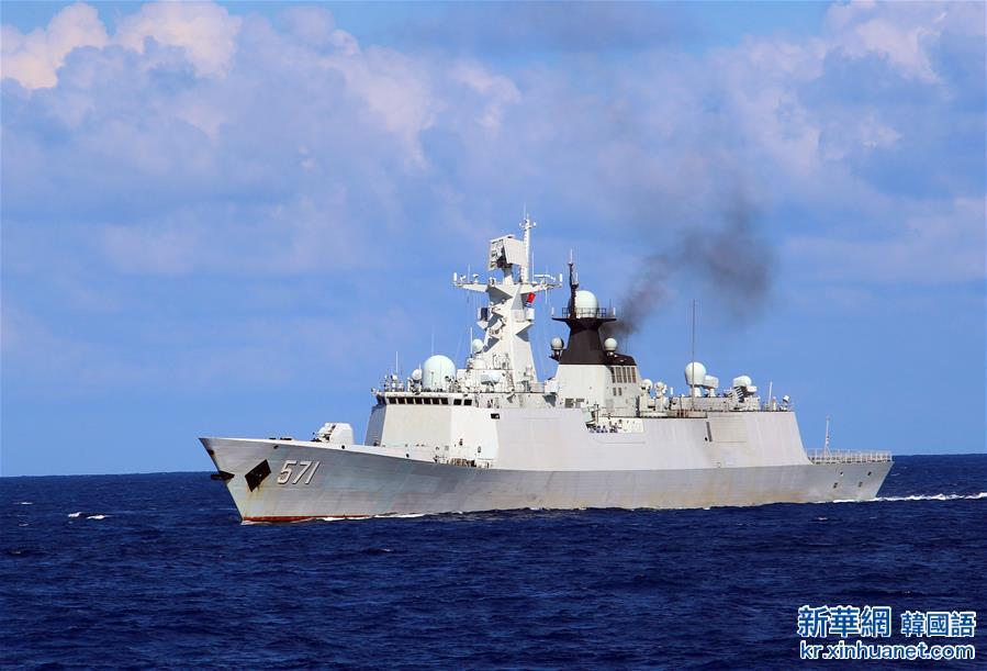 （军事）（1）海军在南海举行实兵对抗演习