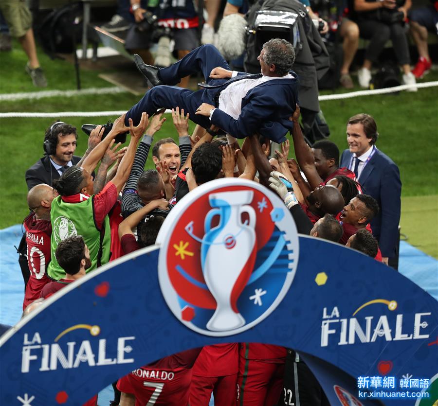 （欧锦赛）（6）足球——葡萄牙队首次夺冠