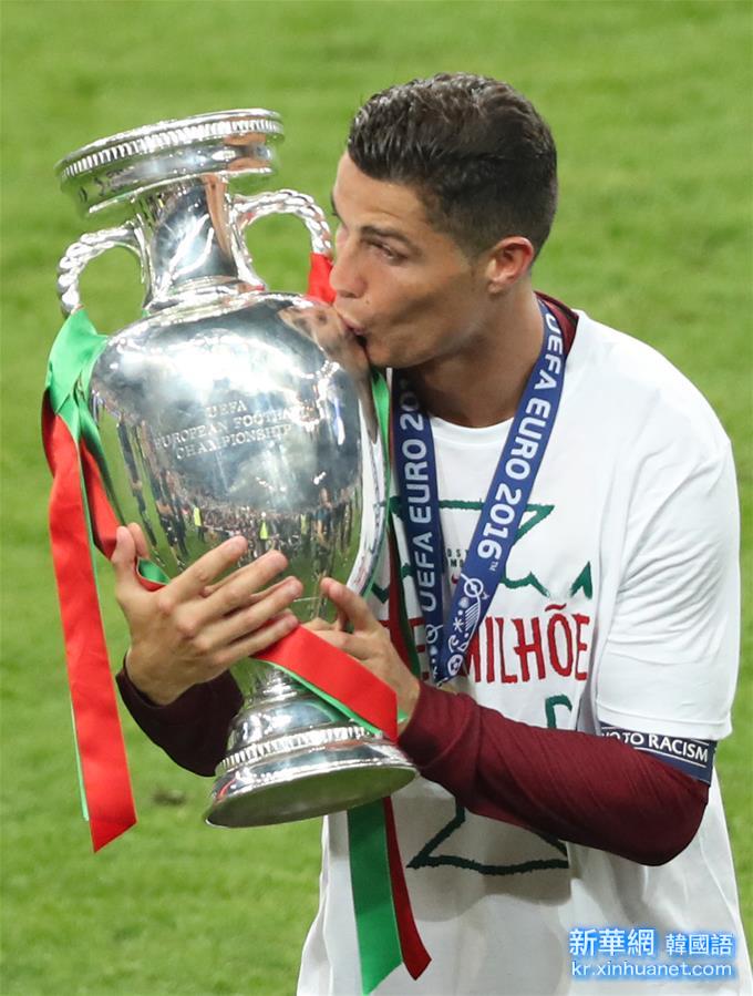 （欧锦赛）（13）足球——葡萄牙队首次夺冠