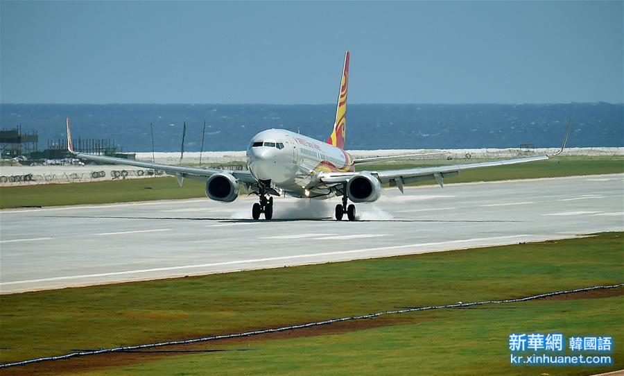 （新华视点·图片版）（1）中国南沙美济礁渚碧礁新建机场试飞成功