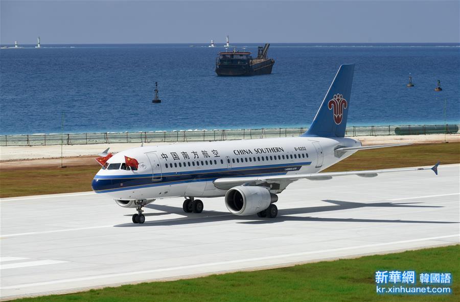 （新华视点·图片版）（2）中国南沙美济礁渚碧礁新建机场试飞成功