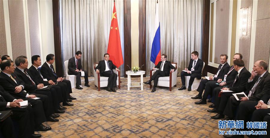 （XHDW）（2）李克强会见俄罗斯总理梅德韦杰夫 