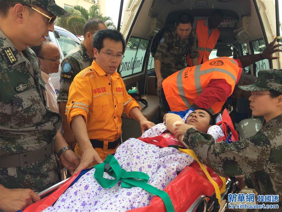 （国际）（3）在南苏丹负伤的两名中国维和人员回国治疗