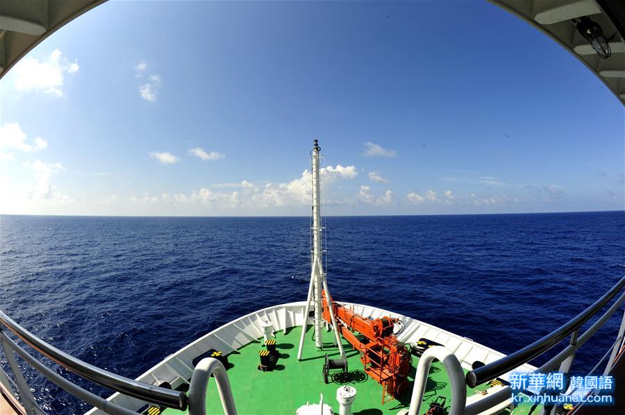 （图文互动）（1）“张謇”号抵达南海目标海域开展深海设备测试和科学调查 