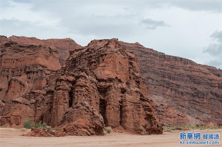 #（美丽中国）（5）新疆“活的地质演变史博物馆”—— 天山托木尔大峡谷