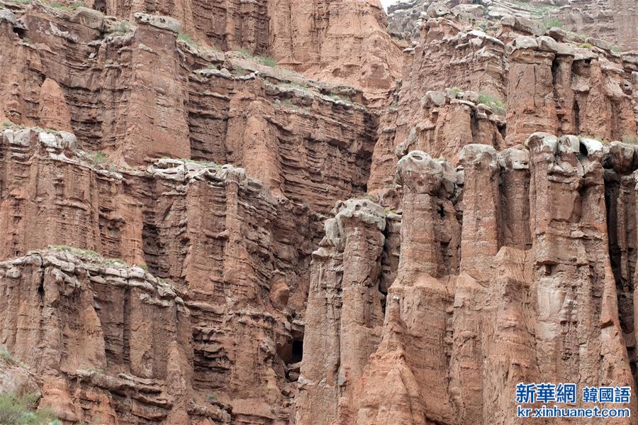 #（美丽中国）（6）新疆“活的地质演变史博物馆”—— 天山托木尔大峡谷