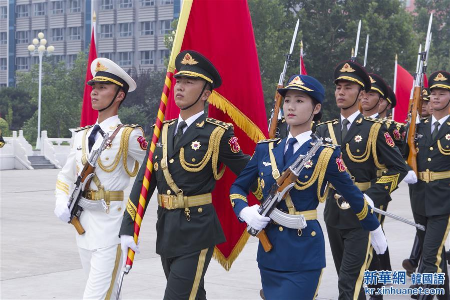 （图文互动）（1）祖国光辉历程的见证者——记中国人民解放军陆海空三军仪仗队