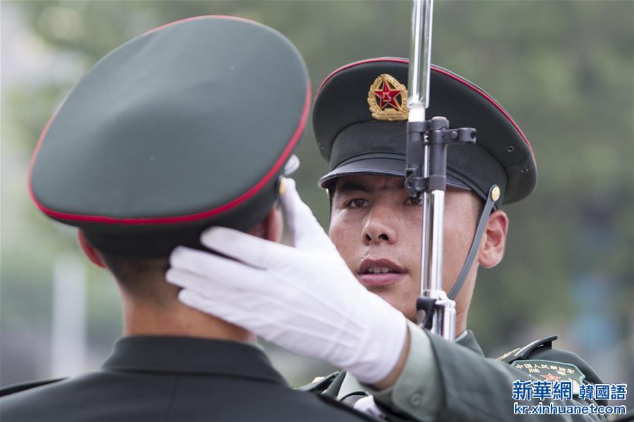 （图文互动）（8）祖国光辉历程的见证者——记中国人民解放军陆海空三军仪仗队