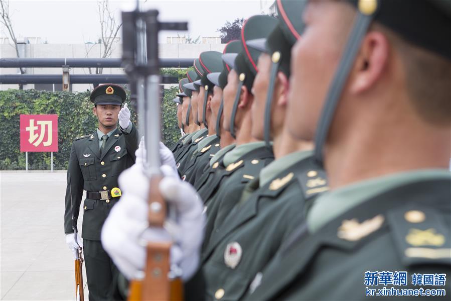 （图文互动）（9）祖国光辉历程的见证者——记中国人民解放军陆海空三军仪仗队