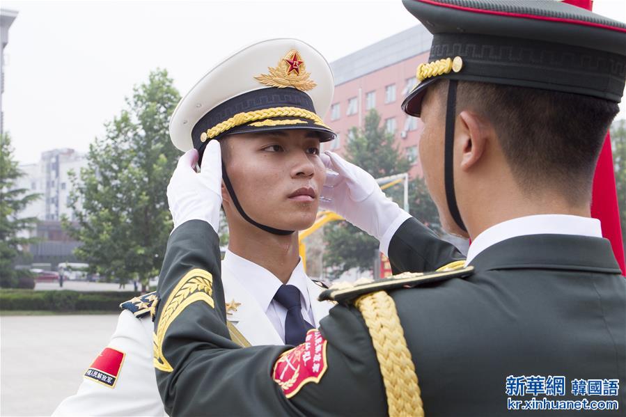 （图文互动）（11）祖国光辉历程的见证者——记中国人民解放军陆海空三军仪仗队