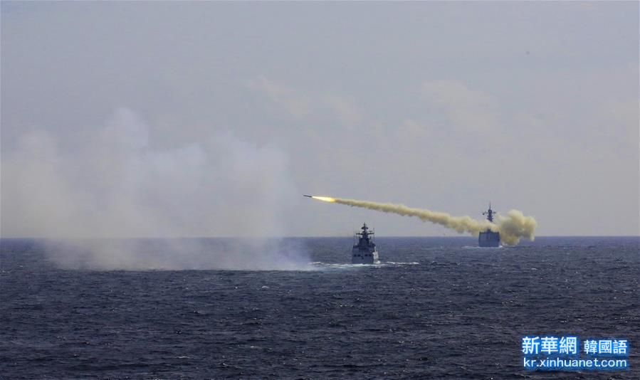 （图文互动）（2）海军在东海举行实兵实弹对抗演习 
