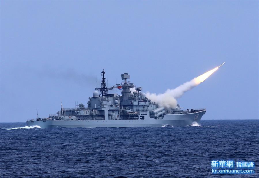 （图文互动）（3）海军在东海举行实兵实弹对抗演习 