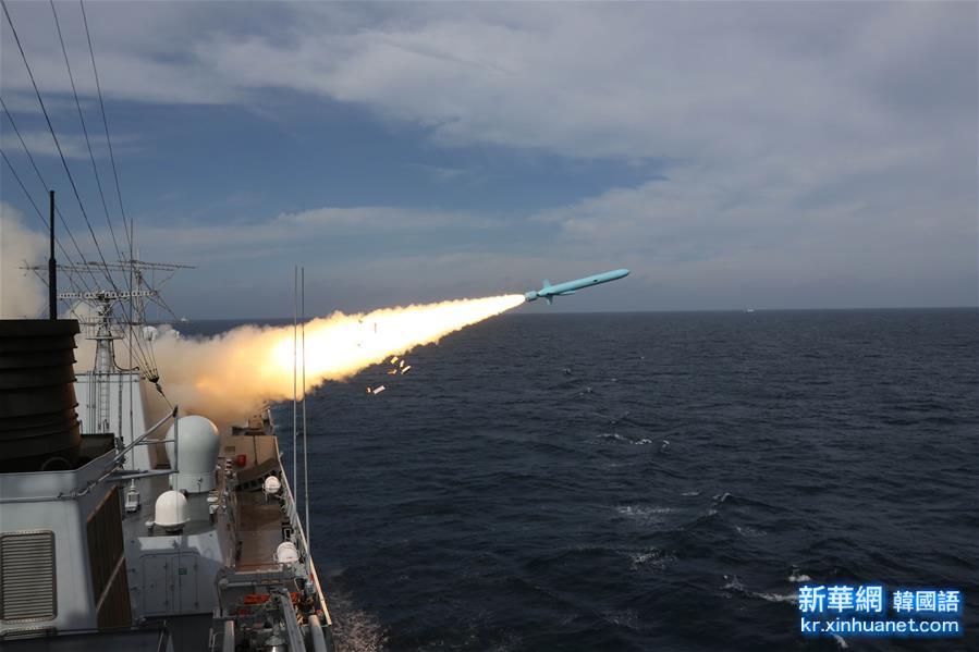 （图文互动）（4）海军在东海举行实兵实弹对抗演习 