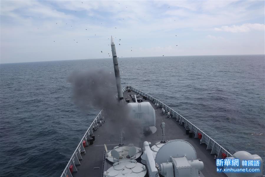 （图文互动）（5）海军在东海举行实兵实弹对抗演习 
