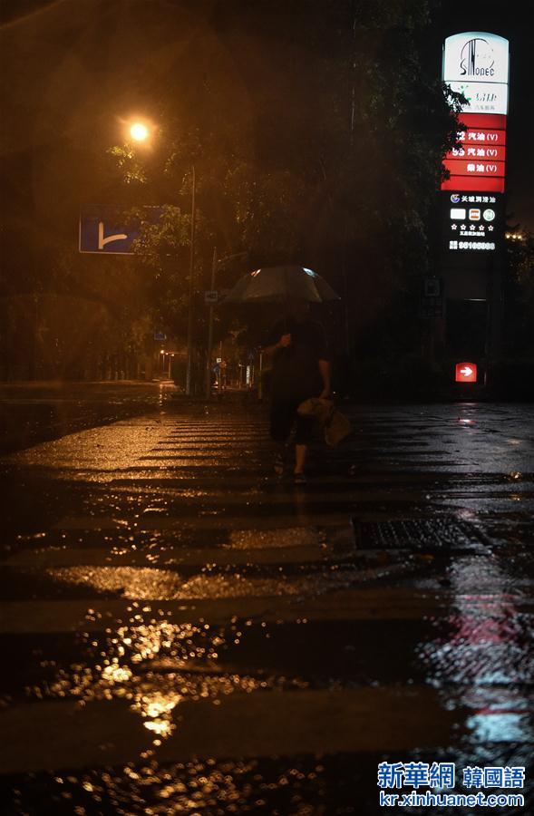 （关注台风“妮妲”）（2）强台风“妮妲”于8月2日凌晨在深圳登陆