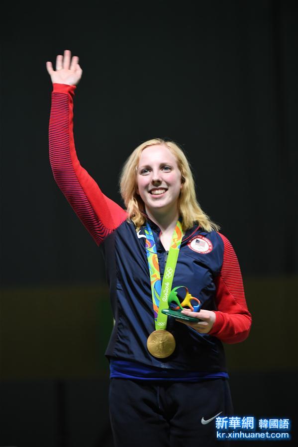 （里约奥运会·领奖台）（3）射击——女子10米气步枪：美国选手维·思拉舍夺冠