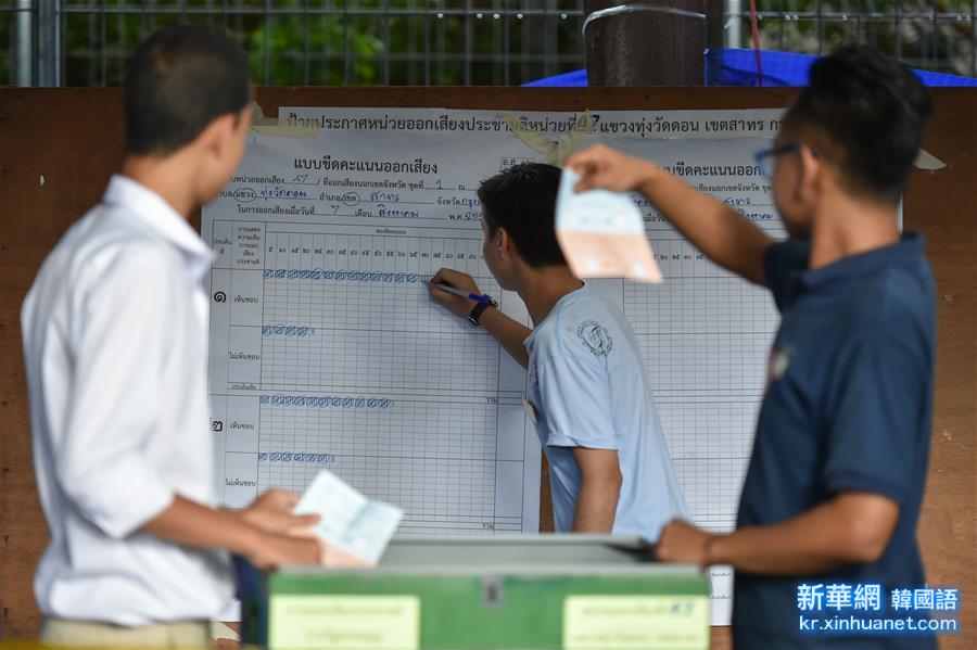 （国际）（1）泰国全民公投通过新宪法草案