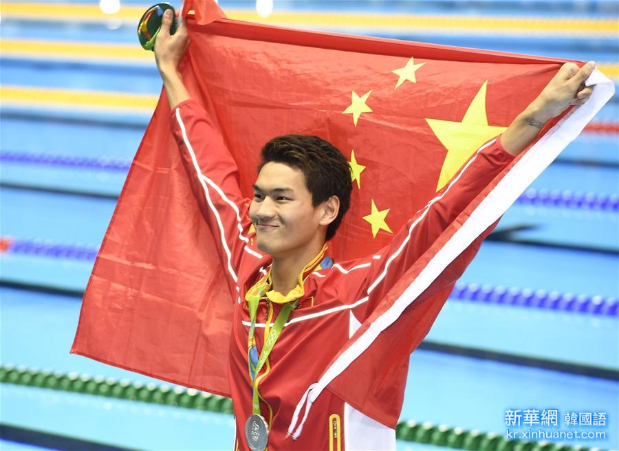 （里约奥运会·领奖台）（3）游泳——徐嘉余获得男子100米仰泳亚军
