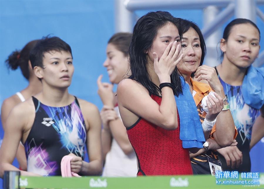（裏約奧運會·多棱鏡）（1）跳水——女子雙人十米臺：陳若琳賽後落淚