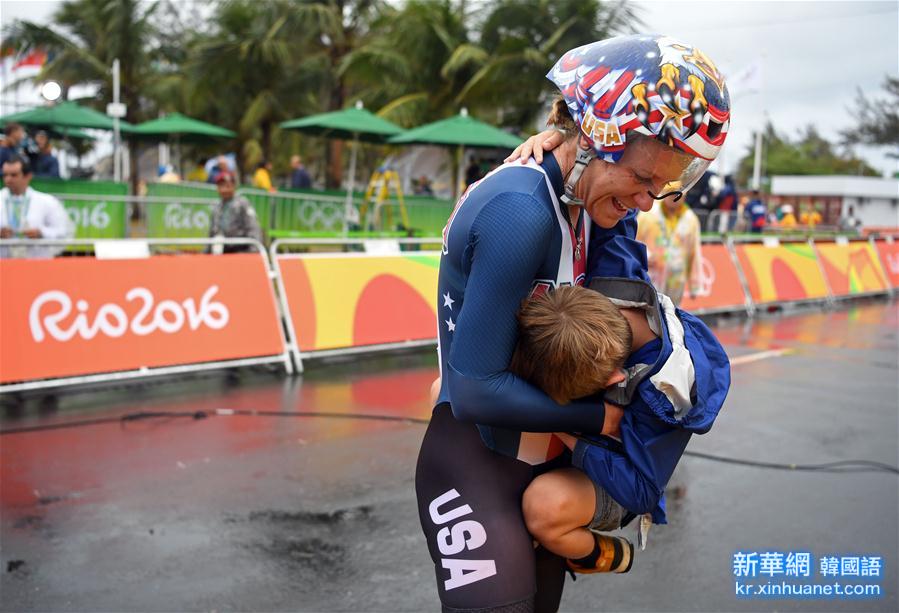（里约奥运会·多棱镜）（3）公路自行车——母子情深