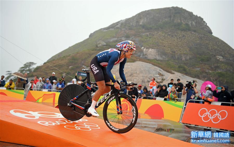 （里约奥运会）（1）公路自行车——女子个人计时赛：美国选手克丽斯廷·阿姆斯特朗摘金
