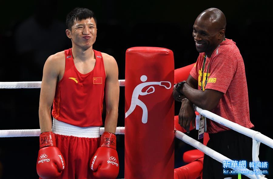 （里约奥运会）（2）拳击——男子56公斤级预赛：中国选手张家玮获胜