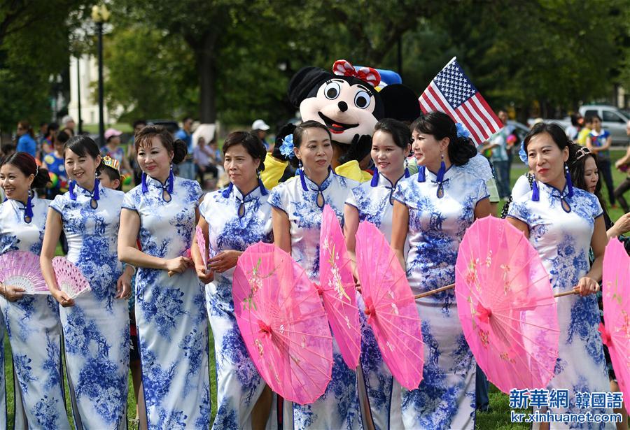 （国际）（1）中美旅游年活动亮相白宫南草坪