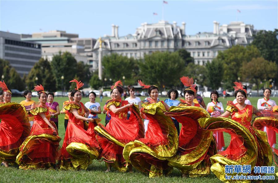 （国际）（3）中美旅游年活动亮相白宫南草坪
