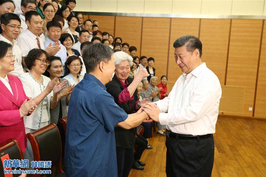 （XHDW）（3）习近平在北京市八一学校考察