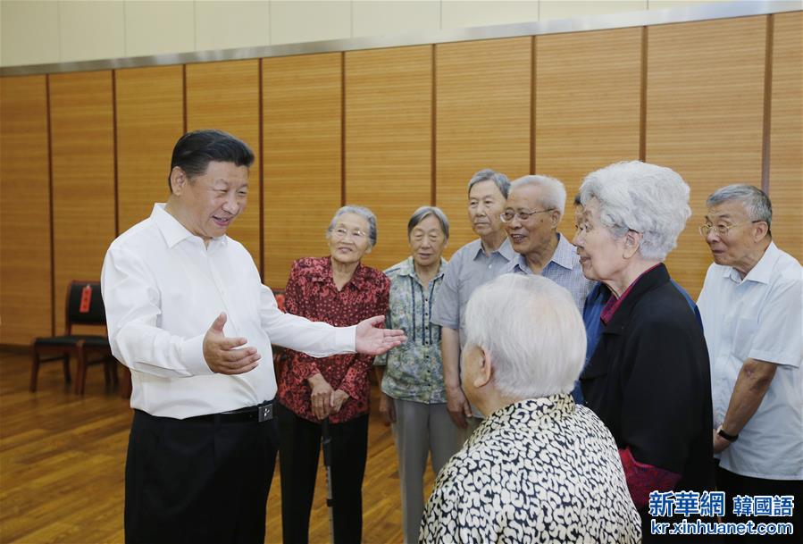 （XHDW）（4）习近平在北京市八一学校考察