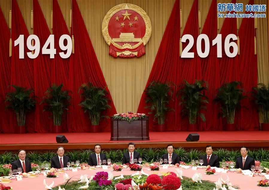 （时政）国务院在北京举行国庆招待会
