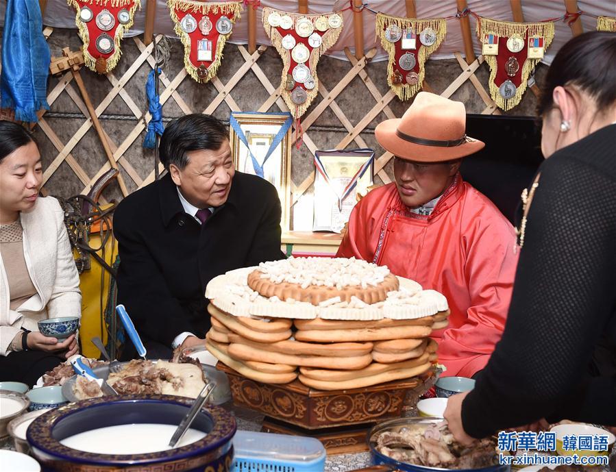 （XHDW）刘云山走访蒙古国牧民家庭