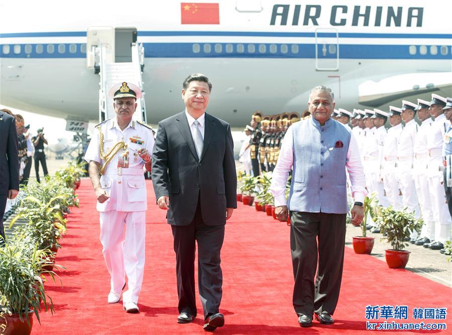 （时政）习近平抵达印度果阿出席金砖国家领导人第八次会晤