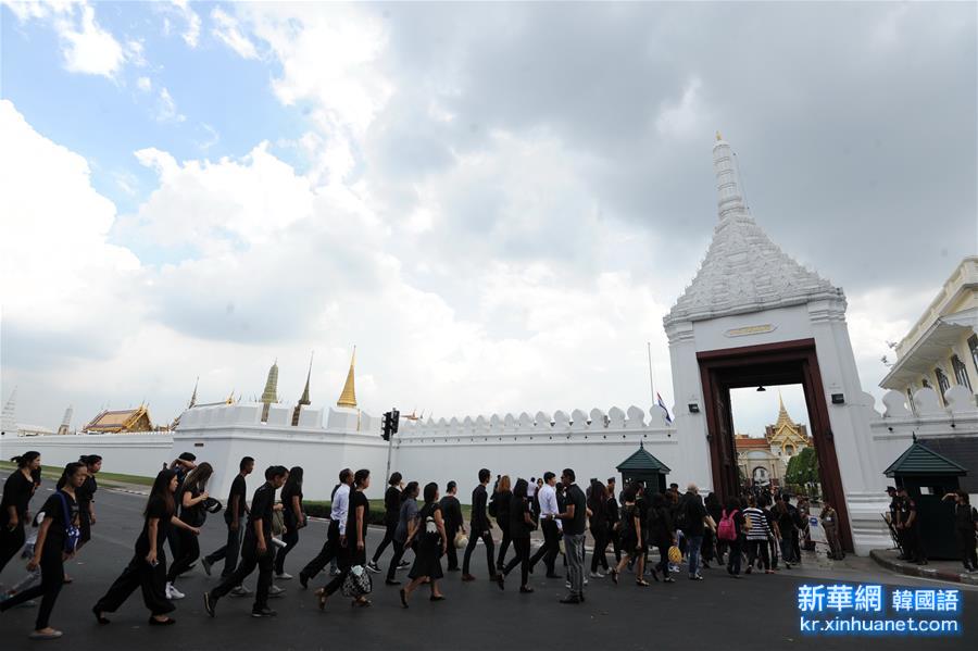 （国际）（2）泰国民众悼念已故国王普密蓬
