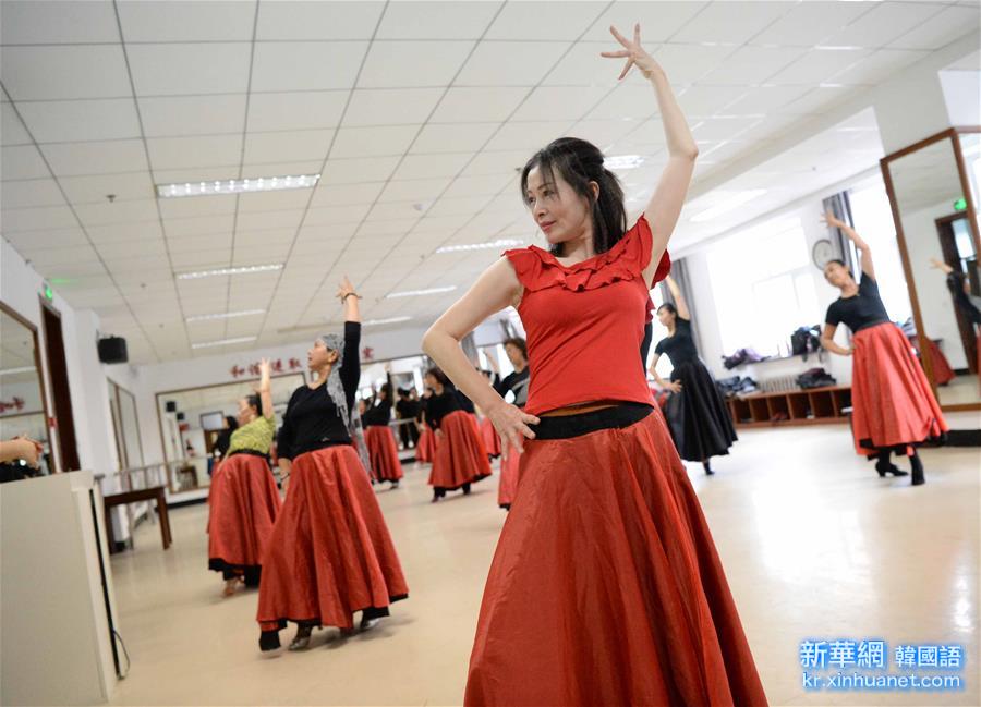 （XHDW）（2）老年人大学舞蹈系“舞”出晚年活力