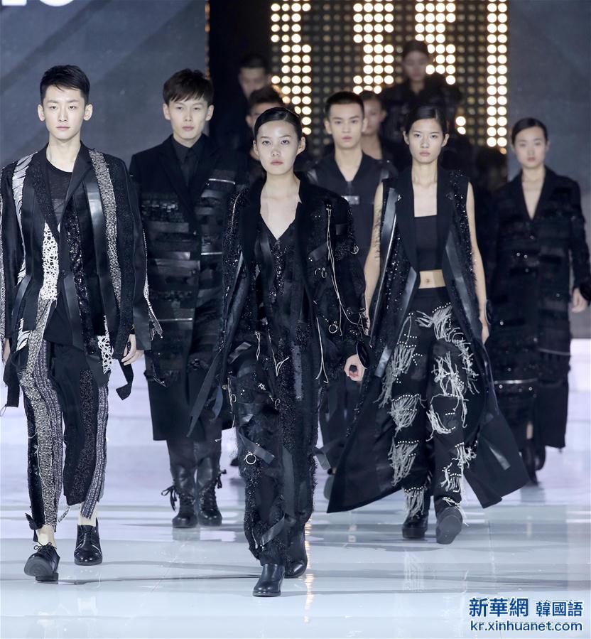 （晚报）（3）中国模特之星大赛在京举行