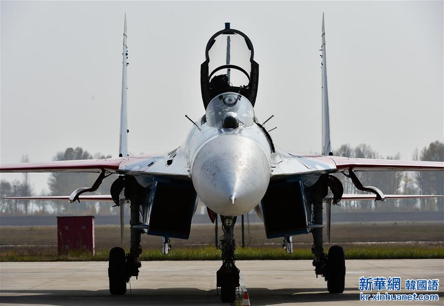 （社会）（3）俄罗斯“勇士”特技飞行表演队抵达中国